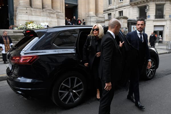 Brigitte Macron arrive aux obsèques de Jane Birkin, le 24 juillet 2023 à l'église Saint-Roch (Paris Ier)