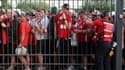 Des supporters de Liverpool bloqués à l'extérieur du Stade de France le soir de la finale de la Ligue des champions contre le Real Madrid le 28 mai 2022