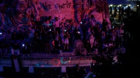 Plusieurs milliers de personnes rassemblées Place de la République à Paris le 30 juin 2024 après le premier tour des élections législatives pour dénoncer la percée de l'extrême droite 