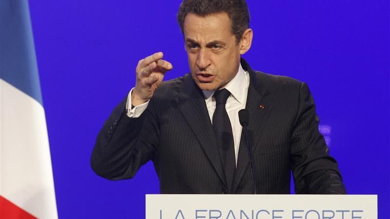 Le choix de François Bayrou et la confiance affichée par François Hollande ne semblent pas impressionner Nicolas Sarkozy, qui annonce une "grande surprise" dimanche soir malgré des sondages qui donnent toujours son adversaire socialiste net vainqueur au s