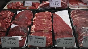 Différents types de viande de bœuf au rayon boucherie d'un supermarché à Septemes-les-Vallons, près de Marseille le 3 novembre 2022. (Illustration)