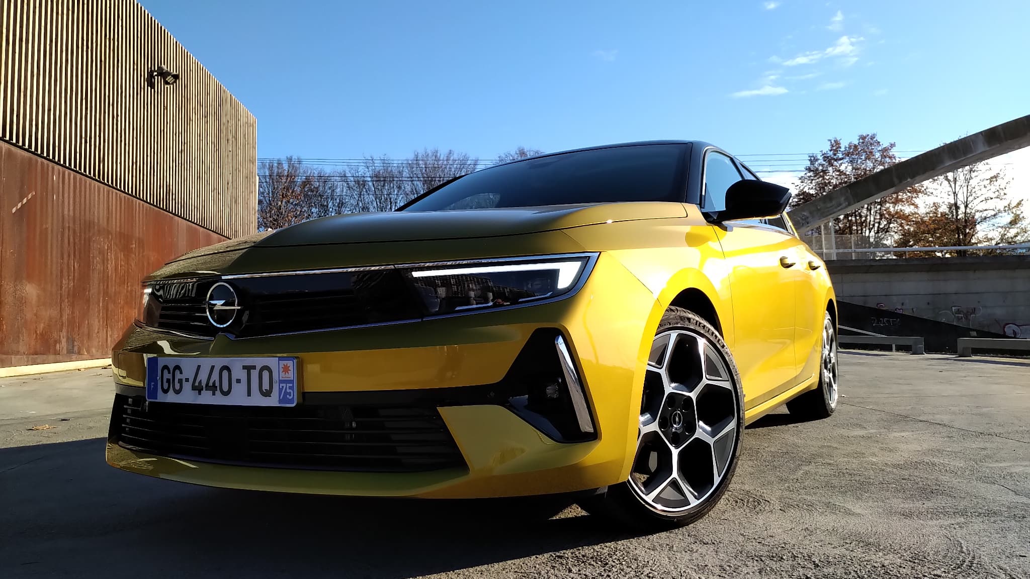 Notre modèle à l'essai, Opel Astra Hybrid 180 GS Line avec le Pack Ultimate, affiche un prix de 45.000 euros. Notre modèle à l'essai, Opel Astra Hybrid 180 GS Line avec le Pack Ultimate, affiche un prix de 45.000 euros.