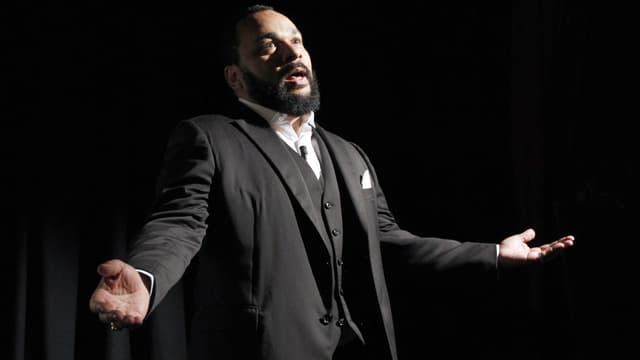 Dieudonné au théâtre de la Main d'Or en 2012.