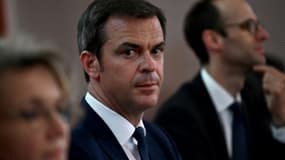 Le ministre de la Santé Olivier Véran lors d'une visite au CHU de Dijon le 29 mai 2020