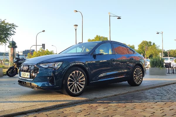 Dans notre version d'essai, l'Audi E-Tron 55 Quattro Sportback affiche 400 chevaux. Dans notre version d'essai, l'Audi E-Tron 55 Quattro Sportback affiche 400 chevaux.