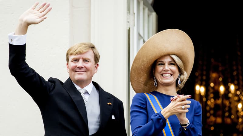 Le roi des Pays-Bas, Willem-Alexander, et son épouse Maxima, au balcon du palais Noordeinde à La Haye, le 20 septembre 2016
