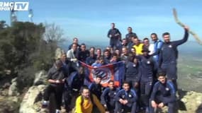 Les joueurs de Montpellier à l'assaut du Pic Saint-Loup
