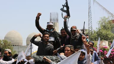 Des talibans célèbrent le deuxième anniversaire de leur prise de pouvoir, à Jalalabad, à l'est de Kaboul, en Afghanistan, le 15 août 2023.