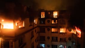 Photo prise par la brigade des pompiers de Paris (BSPP) dans la nuit du 5 février 2019, de l'immeuble du 16è en flammes.