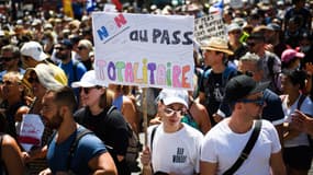 Des manifestants à Marseille contre le pass sanitaire, samedi 17 juillet 2021