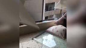 Une Libanaise retrouve son appartement détruit après les explosions à Beyrouth