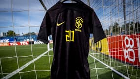 Le maillot noir du Brésil contre la Guinée