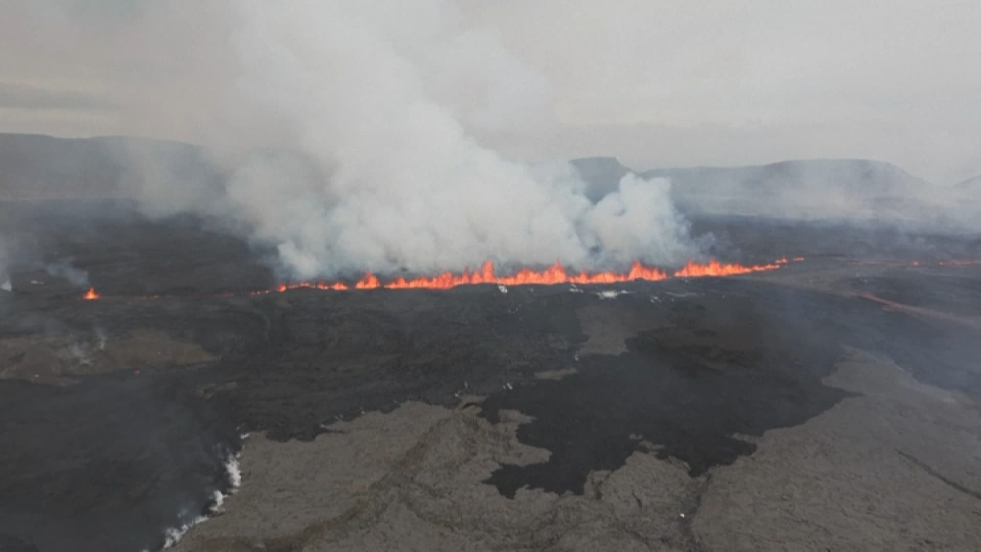 Une éruption volcanique sur la péninsule de Reykjanes, Islande, le 29 mai 2024