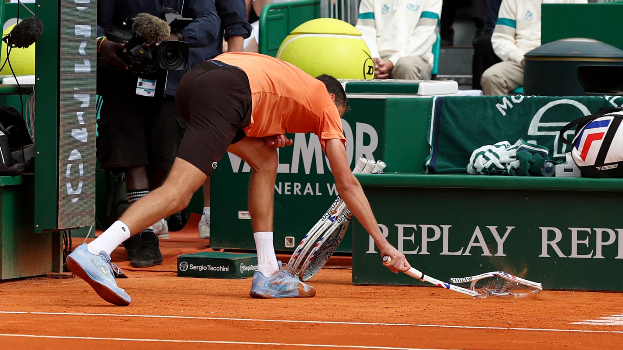 Daniil Medvedev fracasse sa raquette à Monte-Carlo, le 8 avril 2026