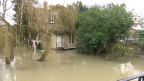 A Villennes-sur-Seine, 500 habitants sont touchés par les inondations.
