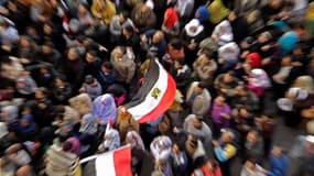 Partisans de l'opposition égyptienne sur la place Tahrir, au Caire. Au lendemain du plus grand rassemblement contre le président Hosni Moubarak depuis le 25 janvier, le noyau dur des contestataires est resté mobilisé mercredi, misant sur une nouvelle démo
