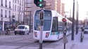 La ligne T3 du tramway parisien relie la Porte d'Ivry à la Porte de La Chapelle