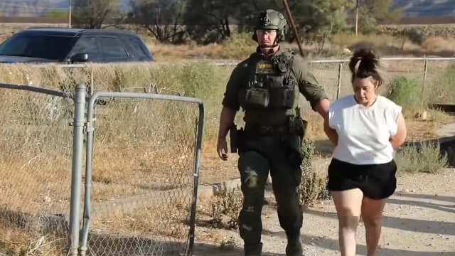 "IL N'Y A PAS EU D'ENLÈVEMENT": UN COUPLE D'AMÉRICAINS ARRÊTÉ POUR MEURTRE UNE SEMAINE APRÈS AVOIR SIGNALÉ LE KIDNAPPING DE LEUR BÉBÉ