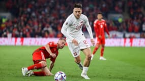 Piotr Zielinski lors de pays de Galles-Pologne en 2022.
