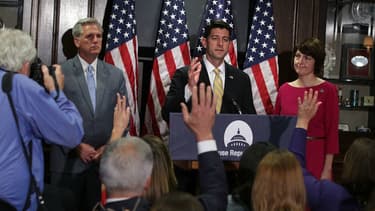 Kevin McCarthy (à gauche) et Paul Ryan (au centre).