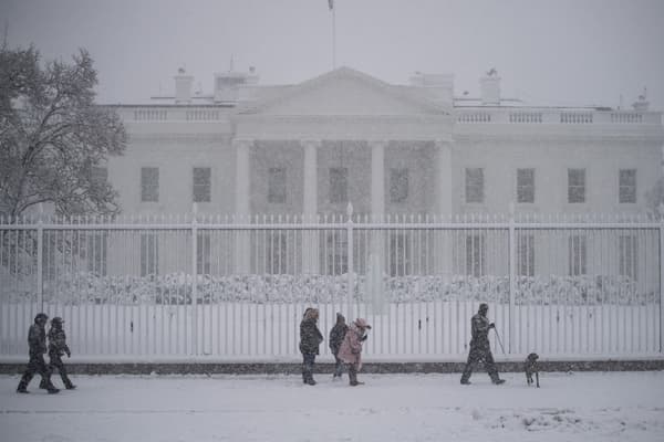 La Maison Blanche sous la neige le 3 janvier 2022 à Washington D.C.