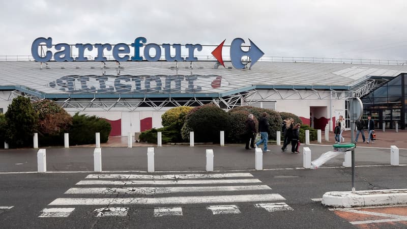 Les syndicats contre l'ouverture des hypermarchés Carrefour le dimanche matin. 