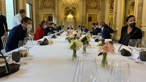 Des clichés du repas entre Emmanuel Macron et les présidents de groupes à l'Assemblée nationale, le mardi 15 décembre 2020.