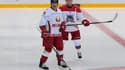 Le président biélorusse Alexandre Loukachenko se met en scène sur la glace avec son homologue Vladimir Poutine