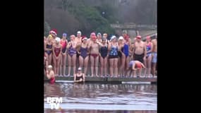 Pour Noël, ils nagent dans le lac glacial de Hyde Park à Londres