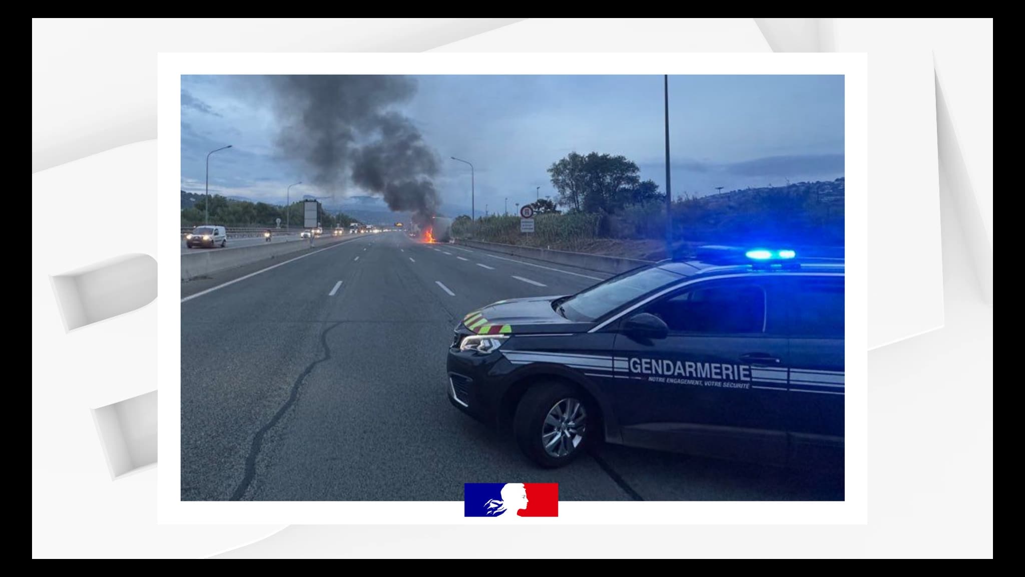 FEU DE VÉHICULE SUR L'A8 À NICE, L'AUTOROUTE PROVISOIREMENT COUPÉE DANS LES DEUX SENS