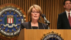 Kathryn McKay Turman, responsable de l'assistance aux victimes au FBI, et James Comey, directeur de l'agence, lundi.