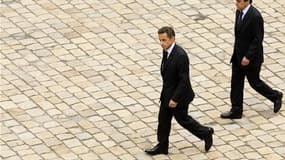 Nicolas Sarkozy regagne cinq points, à 35%, dans le baromètre mensuel Ipsos pour le magazine Le Point, de même que François Fillon, dont l'action est jugée positivement par 48% des personnes interrogées, contre 43% le mois dernier. /Photo d'archives/REUTE