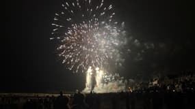 21 feux d'artifice ont été tirés le long de la côte normande ce samedi 1er juin 2024.