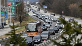 Les vacanciers se précipitent sur les opérateurs de bus pour rejoindre les stations de sport d'hiver.