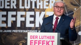 Frank-Walter Steinmeier, le président allemand, inaugurant une exposition consacrée à Luther, pour l'anniversaire du protestantisme, à Berlin. 