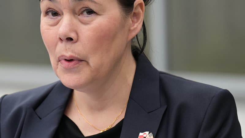 La ministre des Affaires étrangères du Groenland émue aux larmes alors qu'elle décrit "l'immense pression" des États-Unis