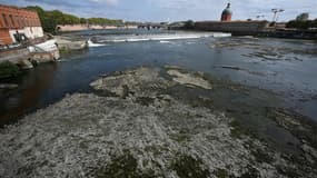 La Garonne a un très bas niveau en août 2022