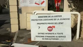 Devant l'antenne du ministère de la Justice