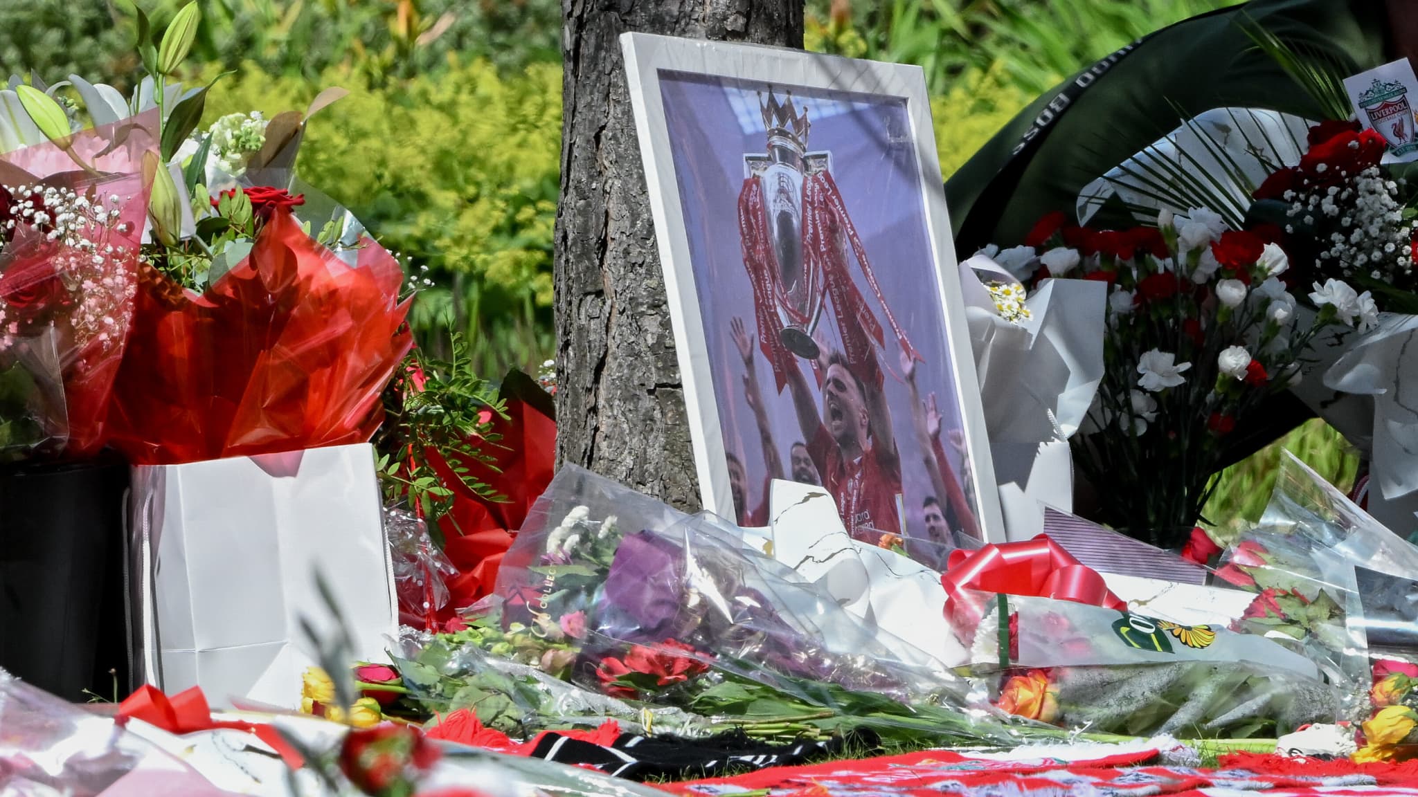 De nombreux hommages à Diogo Jota à Anfield le 3 juillet 2025 De nombreux hommages à Diogo Jota à Anfield le 3 juillet 2025