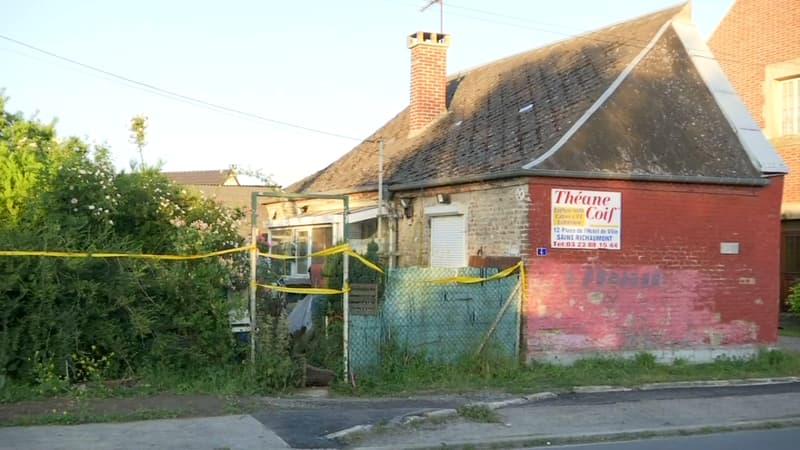 Le corps de l'enfant a été découvert sur le terrain d'une maison abandonnée.