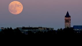 Une Super Lune au-dessus de Washington DC, le 13 novembre 2016.