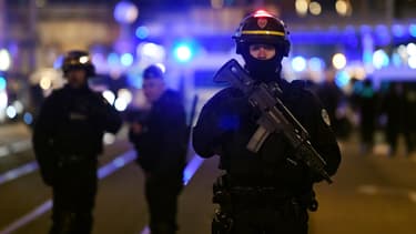 Les forces de l'ordre dans le quartier du Neudorf à Strasbourg ce jeudi soir.