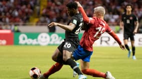 Jonathan David (Canada) contré par Francisco Calvo (Costa Rica)