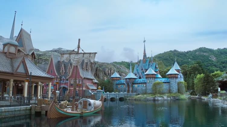 Le Disneyland de Hong Kong dévoile des images de sa future zone dédiée à La  Reine des neiges