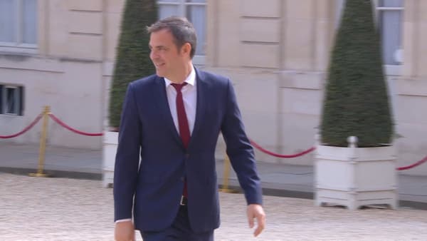 Le ministre de la Santé Olivier Véran fait son arrivée à l'Elysée pour la cérémonie de réinvestiture de Macron