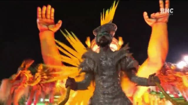 EN IMAGES - Le carnaval de Rio enflamme le sambodrome