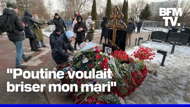 Un an après la mort d'Alexeï Navalny, des centaines de personnes lui rendent hommage