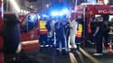 Des agents de police, des pompiers et des secouristes, le 15 juillet 2016, sur la Promenade des Anglais de Nice, où un homme a fait au moins 84 morts en fonçant sur la foule pendant les festivités du 14 juillet.