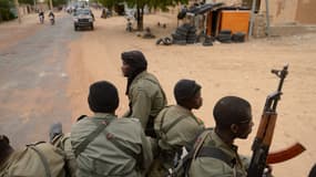 Des soldats maliens pénètrent dans Tombouctou, le 28 janvier dernier.