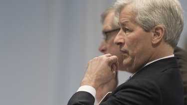 Moins de soutien de la part des actionnaires, emergence d'une volonté de changement chez JP Morgan... Le PDG Jamie Dimon connaît une fin de mandat plus difficile que prévue.